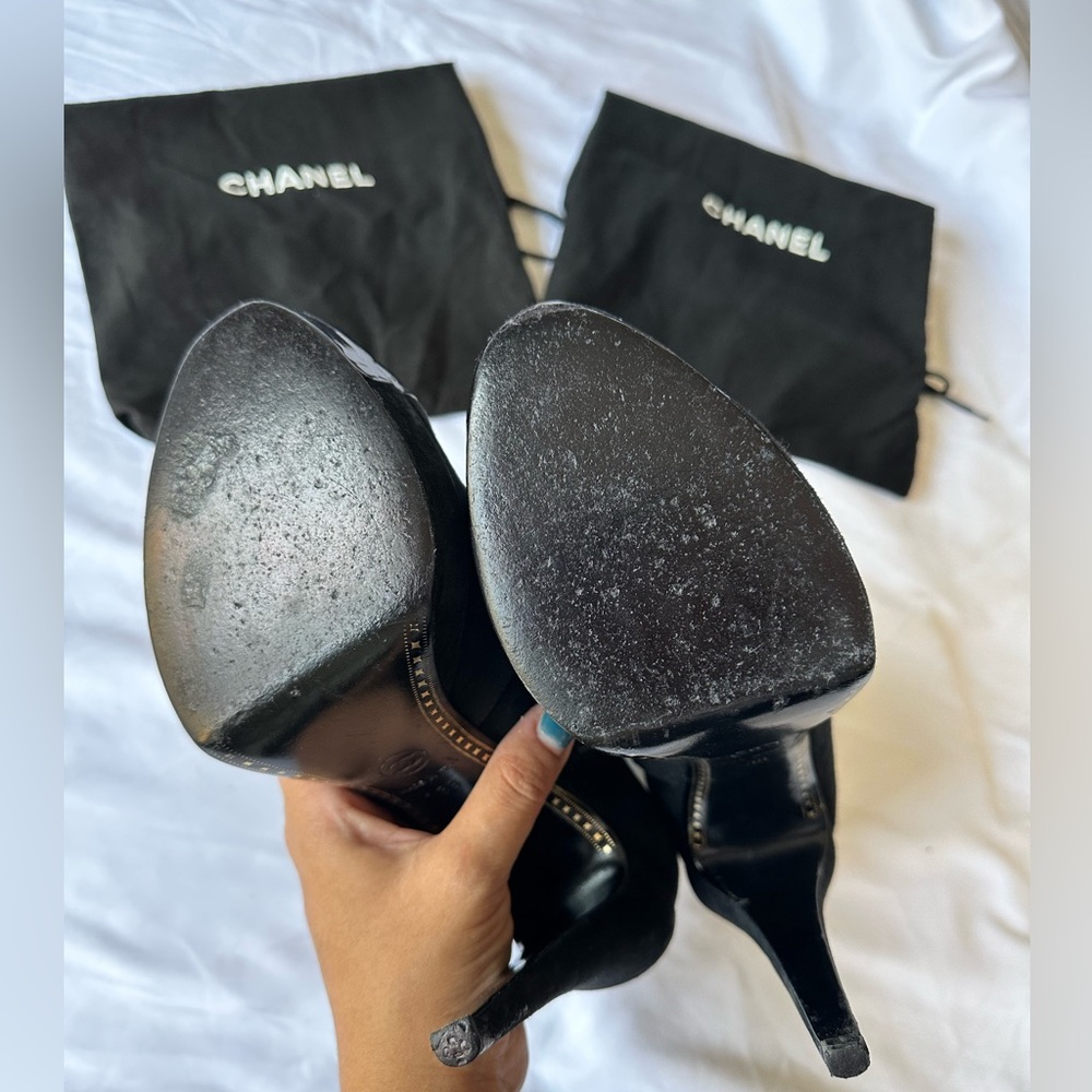 Chanel interlock round toe black suede leather ankle platform booties 39 - Picture 6 of 16